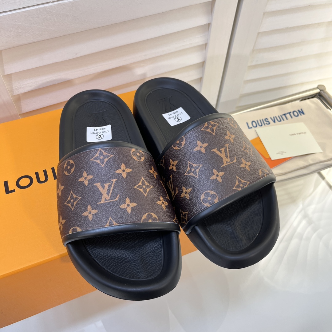 LOUIS VUITTON SLIDES