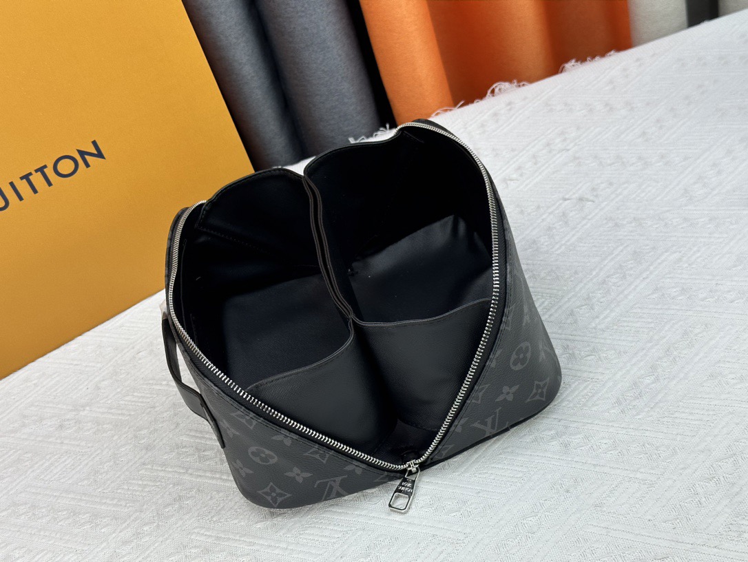 LV toiletry bag(24*13*13 cm)