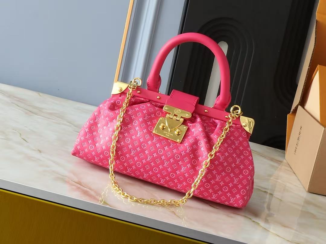 LV Clutch Handbags