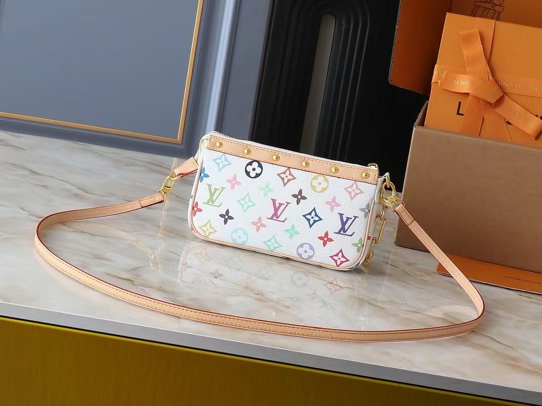 LV & TM Pochette Bags 22cm