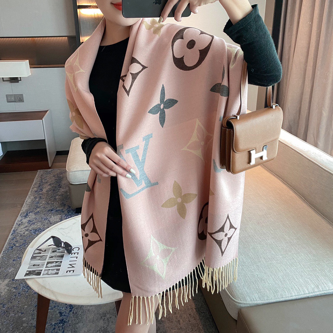 LV scarf